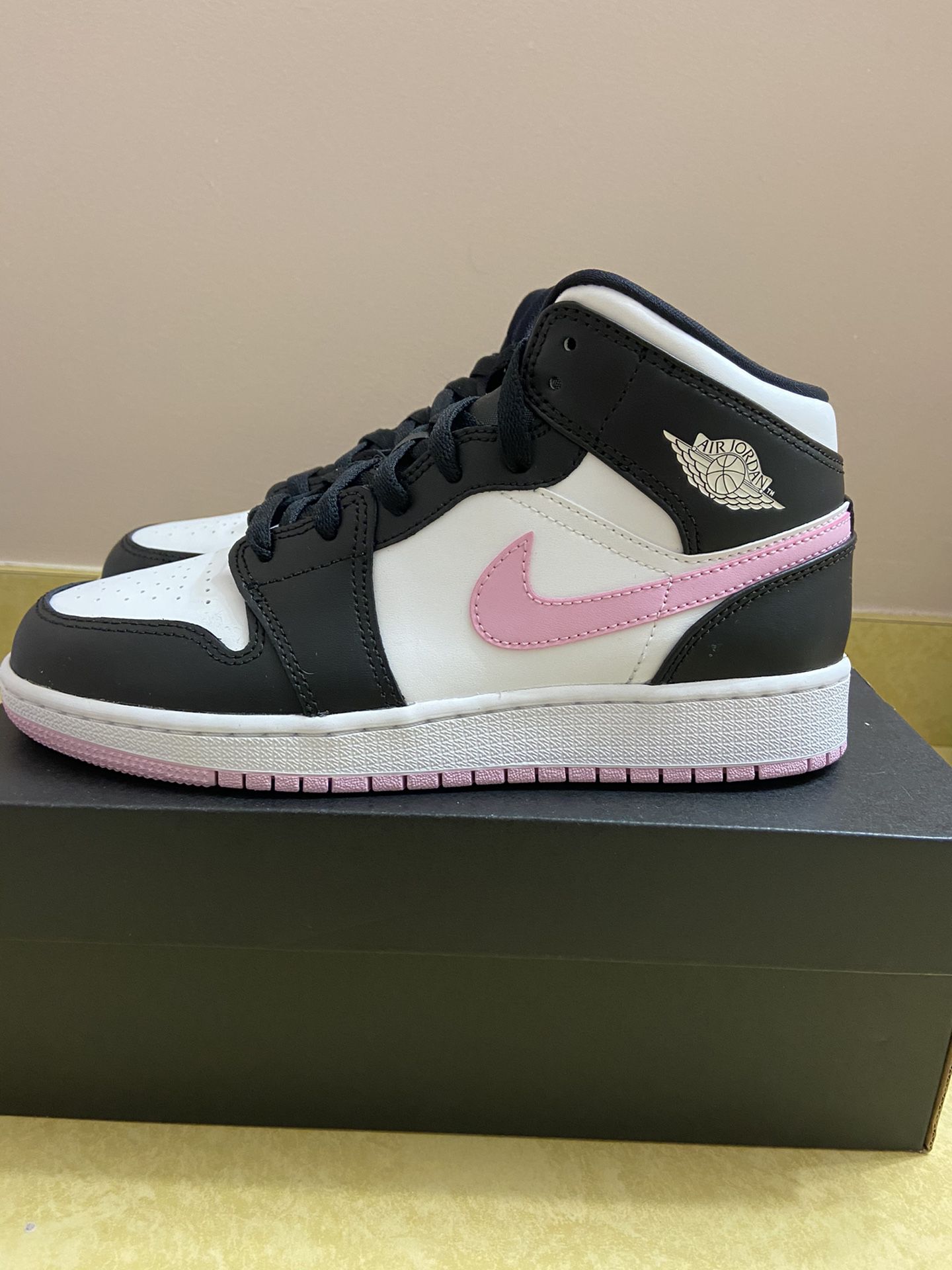 Air Jordan 1 Mid GS White Light Arctic Pink New Size 6Y