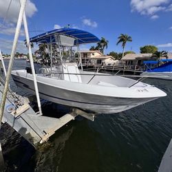 2001 Proline Center Consult 22 Foot