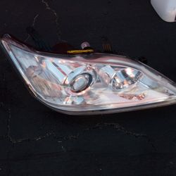 2010-2012 Lexus Es350 Headlight (Xenon Hid) With All The Accessories Oem.