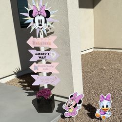 Disney Yard Props 