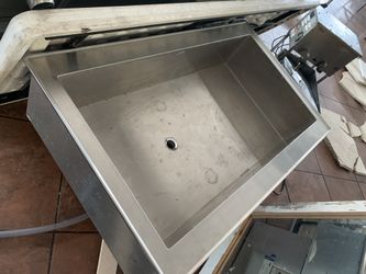 Food chiller with drain