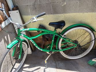 Beach cruiser bike