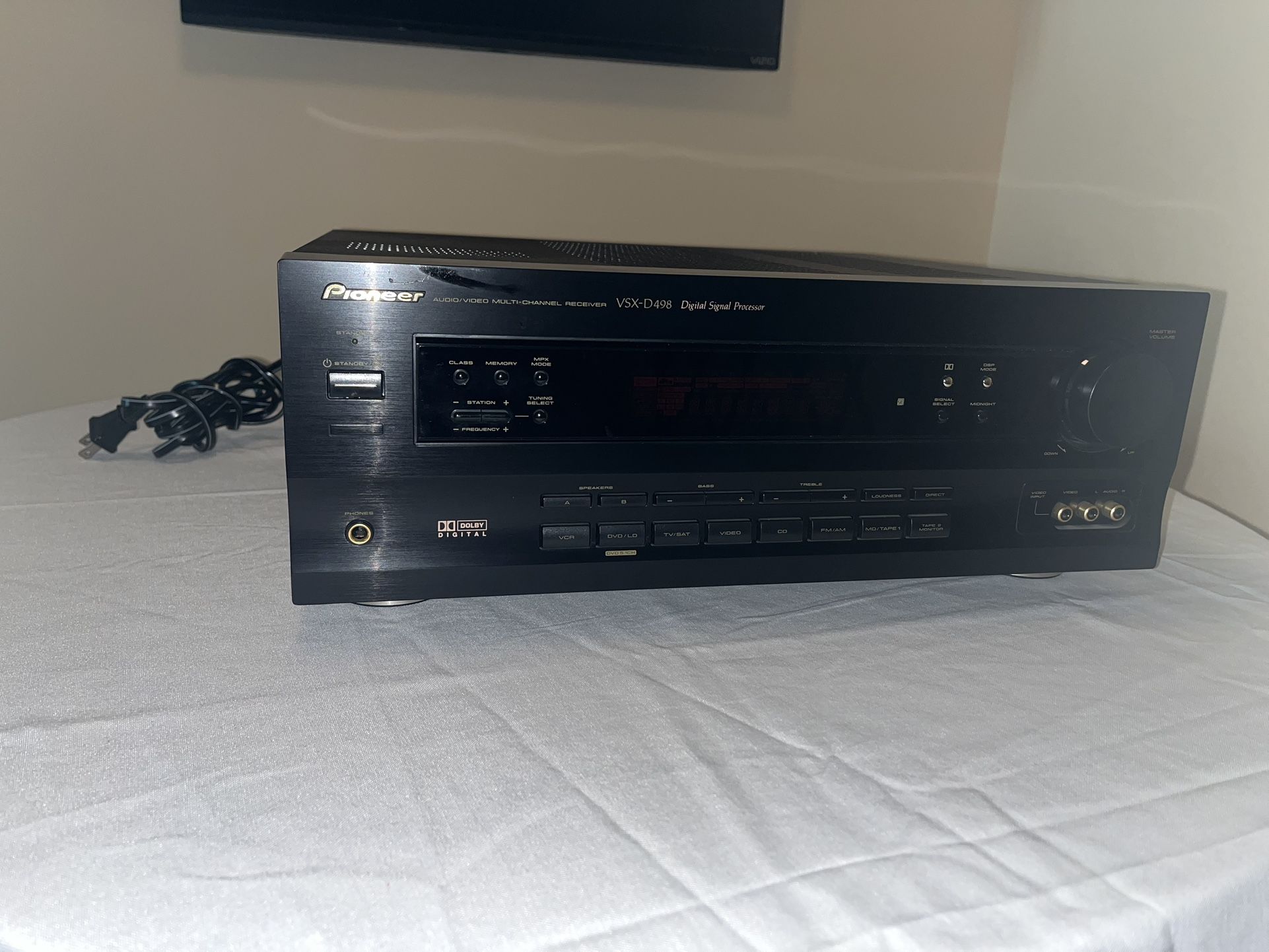 Pioneer VSX–D498 A/V Receiver (No Remote)