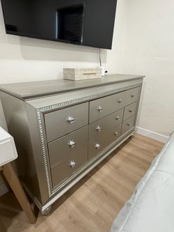 Silver Glam 9-Drawer Dresser