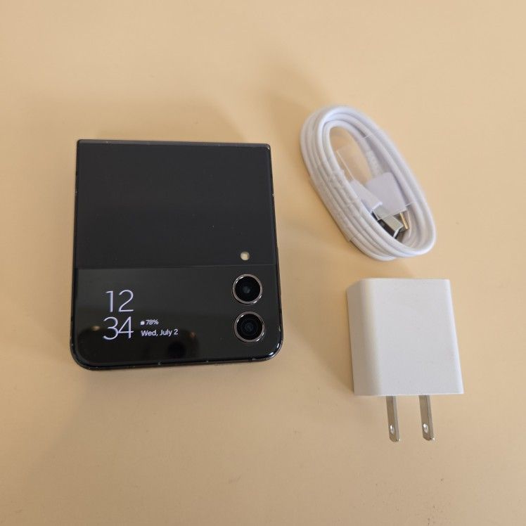 Samsung Z Flip 4 5G - UNLOCKED - Like New