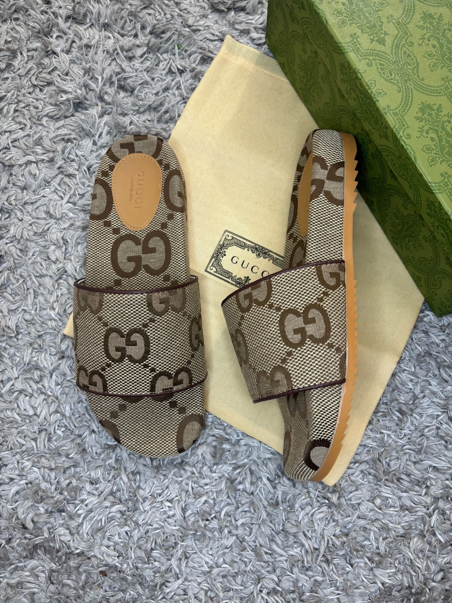 Gucci slides size 9us 43eur
