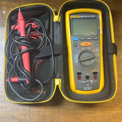 Fluke 1507 Insulation Tester w/ Case & Leads – Works Great