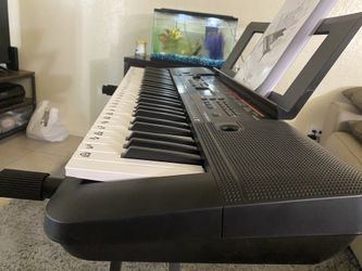 Yamaha PSRE263 61-Key Portable Keyboard - Black