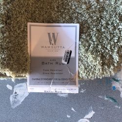 Green And White Bath Rug 21x34 NWT