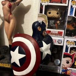 Up for sale is an authentic Marvel Captain America “Silver Age” bust produced by Dynamic Forces.  This is a limited edition collectible, numbered 1305