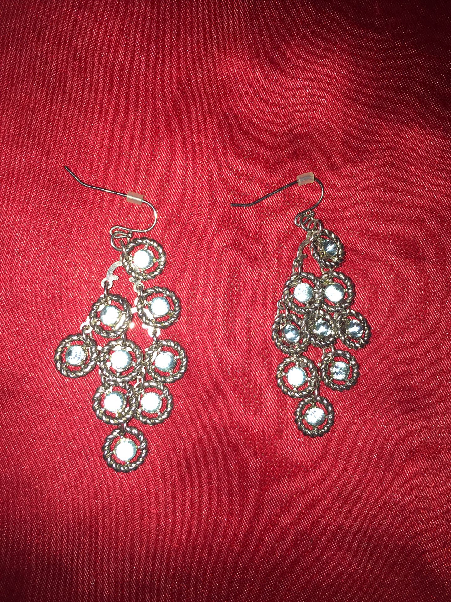 Diamond shaped rhinestone dangle earrings