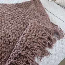 Nice Yarn Blanket.  Is In Excellent Co Dition. Pick Up Only 