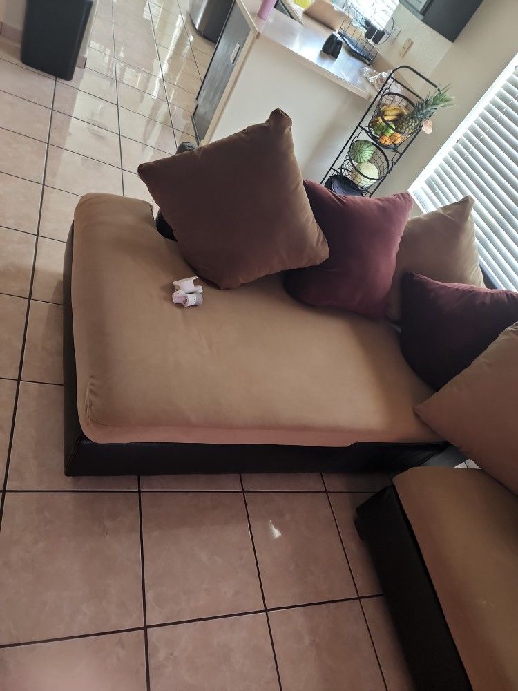 Loving Room Couches 3 Piece!