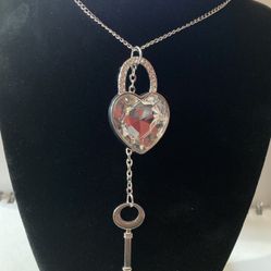 Woman long necklace heart with key💥💥❤️💥 $5