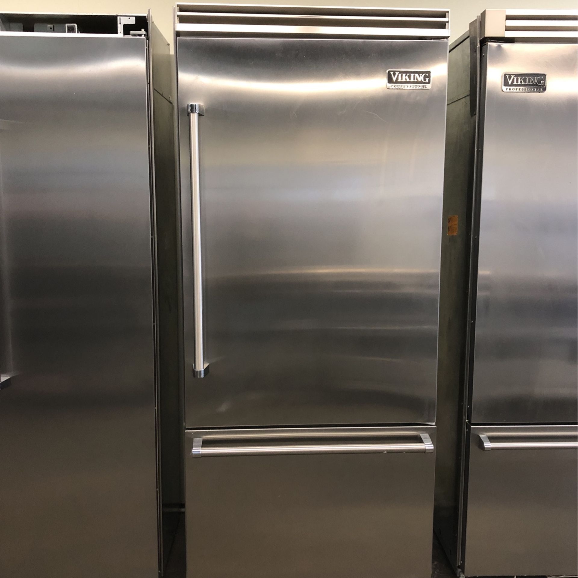 Viking 36”Wide 5Series Built In Bottom Freezer Refrigerator Stainless Steel