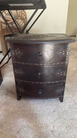 Dark Wood 3-Drawer Decorative Chest