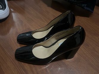 Black wedges