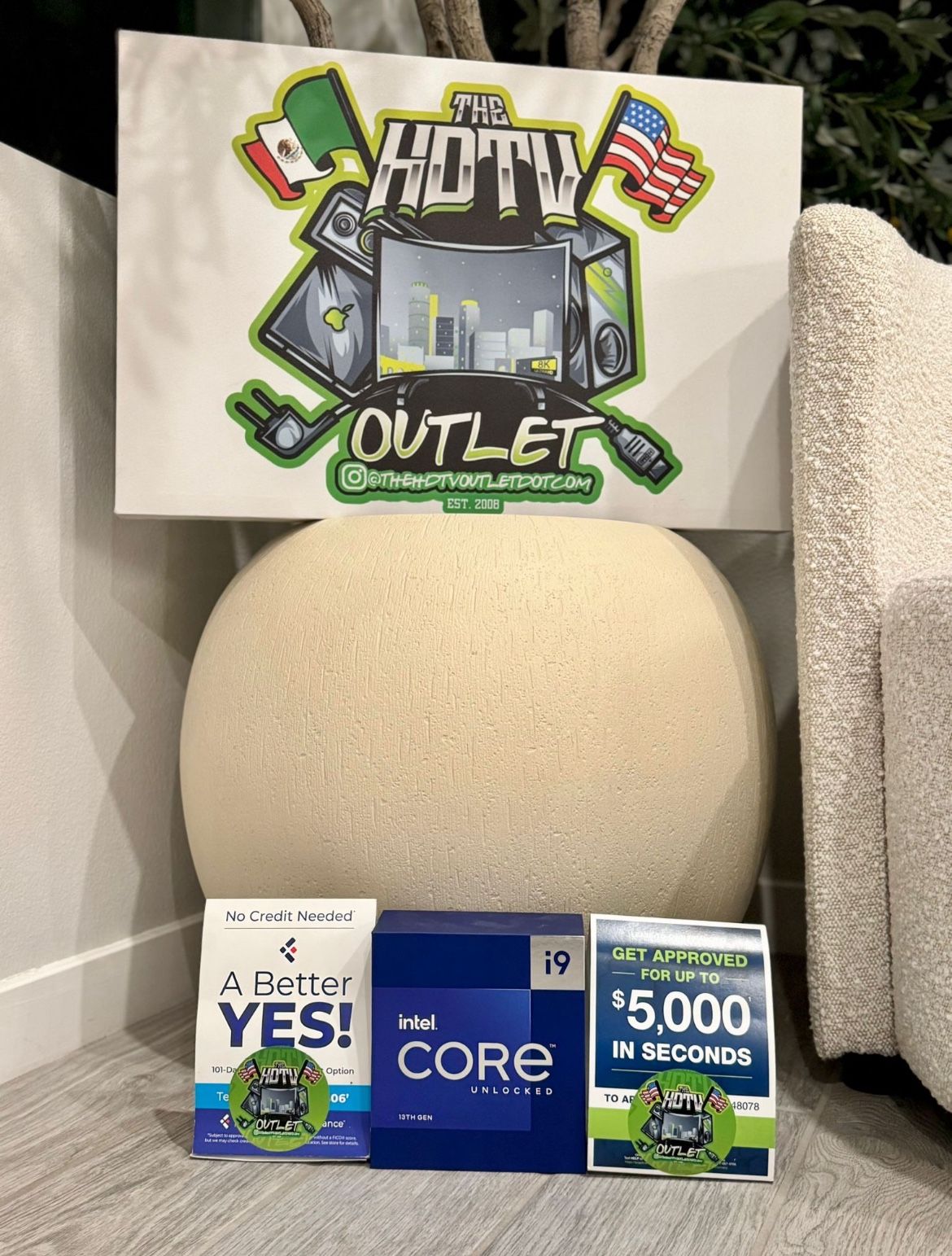 Intel core i9 unlocked 13th gen 24 core 36M cache 3 to 5.8ghz LGA1700 desktop processor floor model display