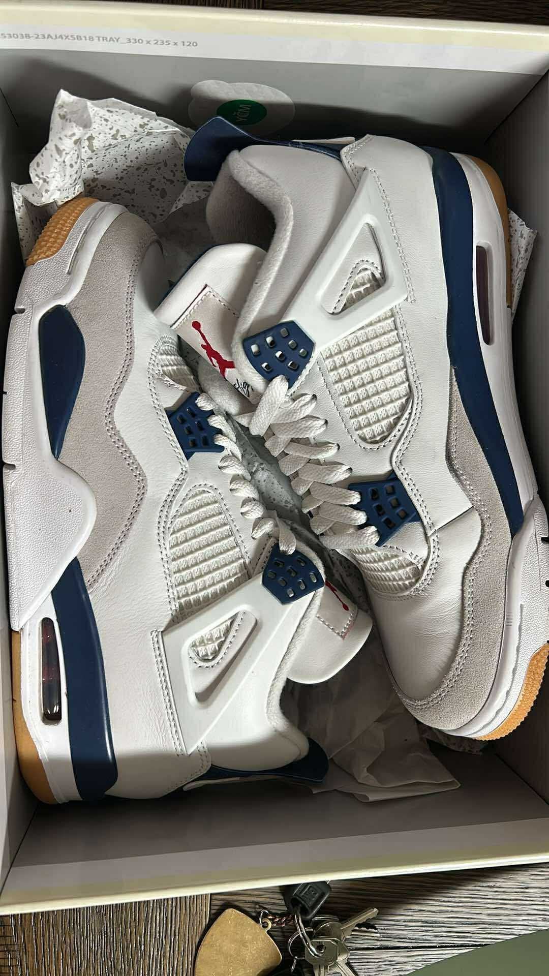 SB Navy 4s