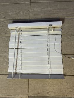 Wood Blinds 22x22” textured 