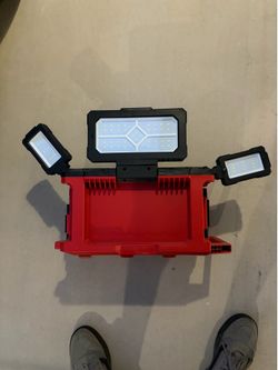 Milwaukee 18v packout light