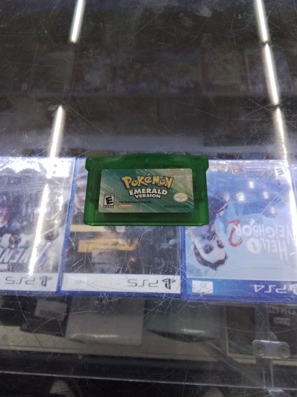 Pokemon Emerald Authentic (GBA)