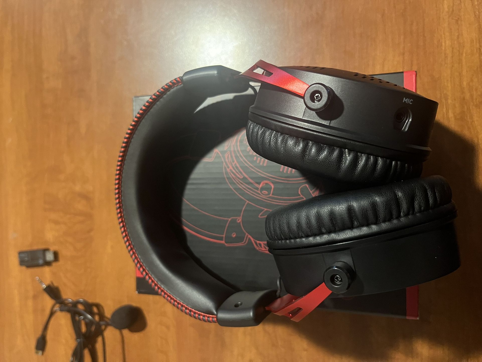 Wireless gaming headset