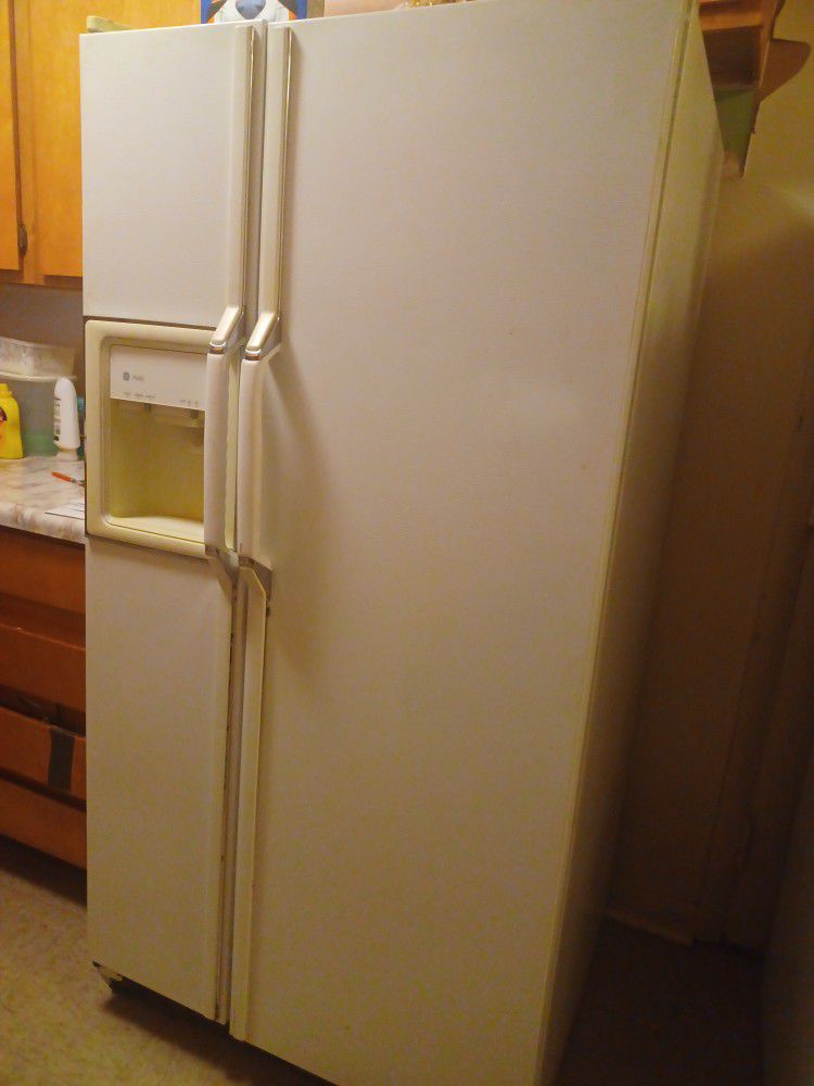 Refrigerator,  Bar Height Kitchen table