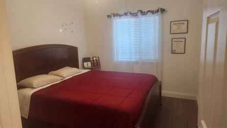 Cal King bedroom set. 6 piece