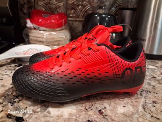 Soccer cleats us size 5.5youth