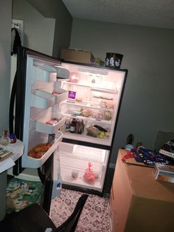 Refrigerator working at 100 asks without commitment with 2 months guarantee if I deliver at a separate cost