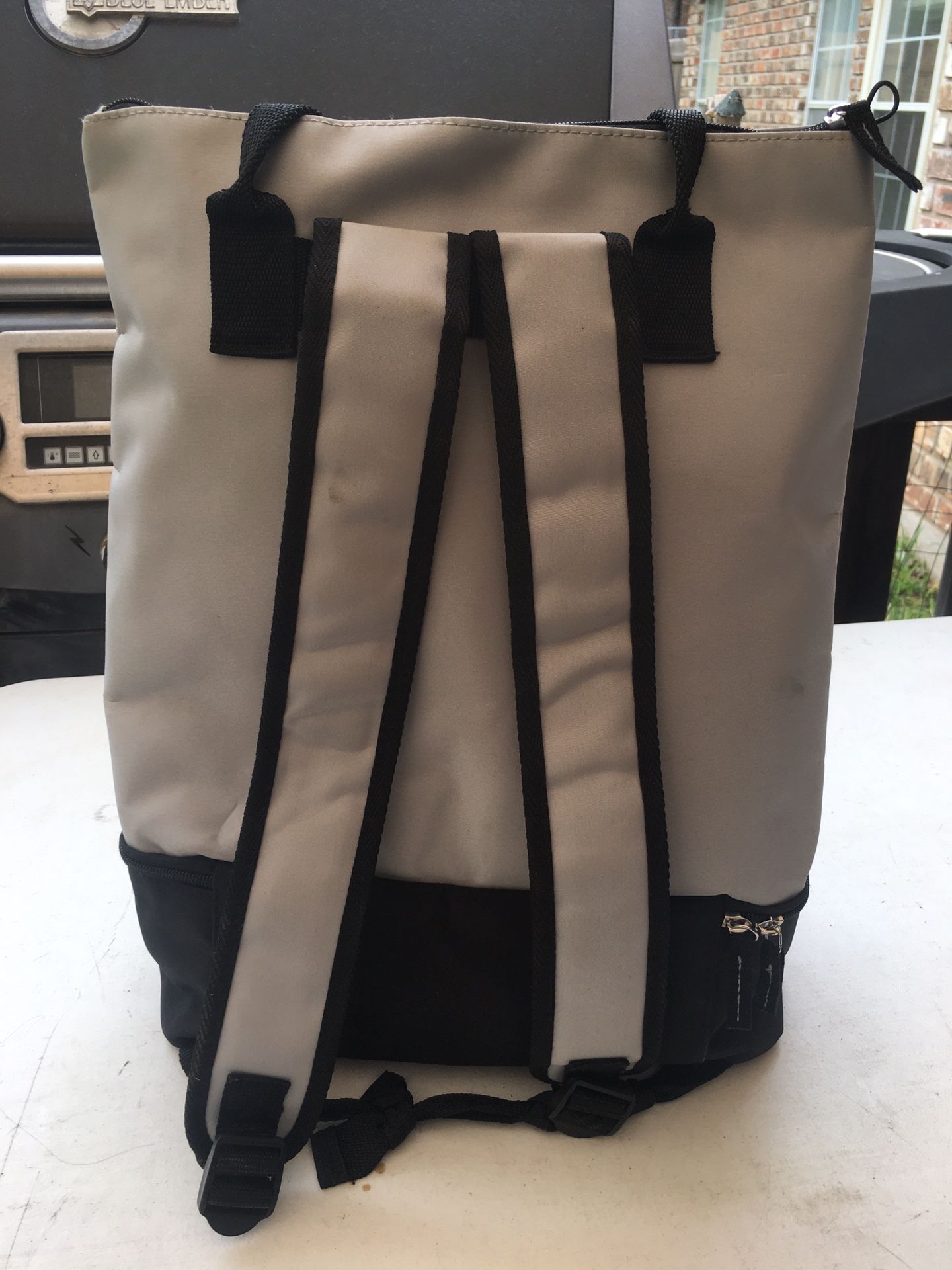 270.-Dsw Slim Backpack Carry Bag Zip Shoe Compartment