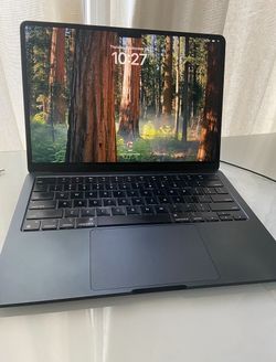 M2 Macbook Air in Great Condition