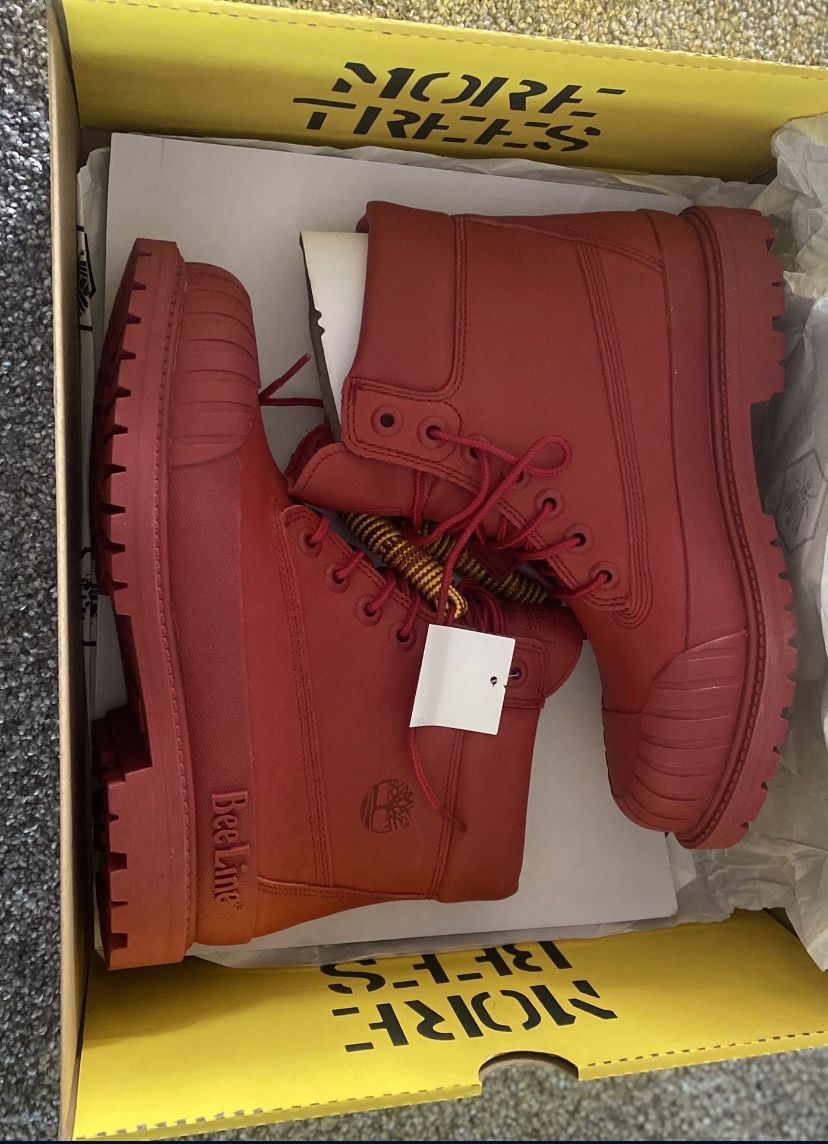 Women’s Size 7 Red Beeline Timberland 