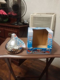KISSES  Singing  Candy  Dish  Plays  3  Different  Songs 🎵                                                TRY ME !  Tilt  Back  To  Hear  Songs 🎶 🎵