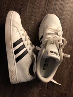 Adidas kids shoe size 2.5