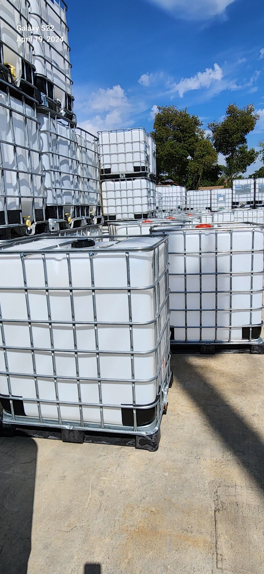 IBC Water Containers Tanks 330 Gallons 275 Gallons IBC Totes 