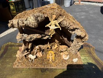Vintage Italian Fontanini Nativity Set Stable Wooden and Moss Covered Stable Creche