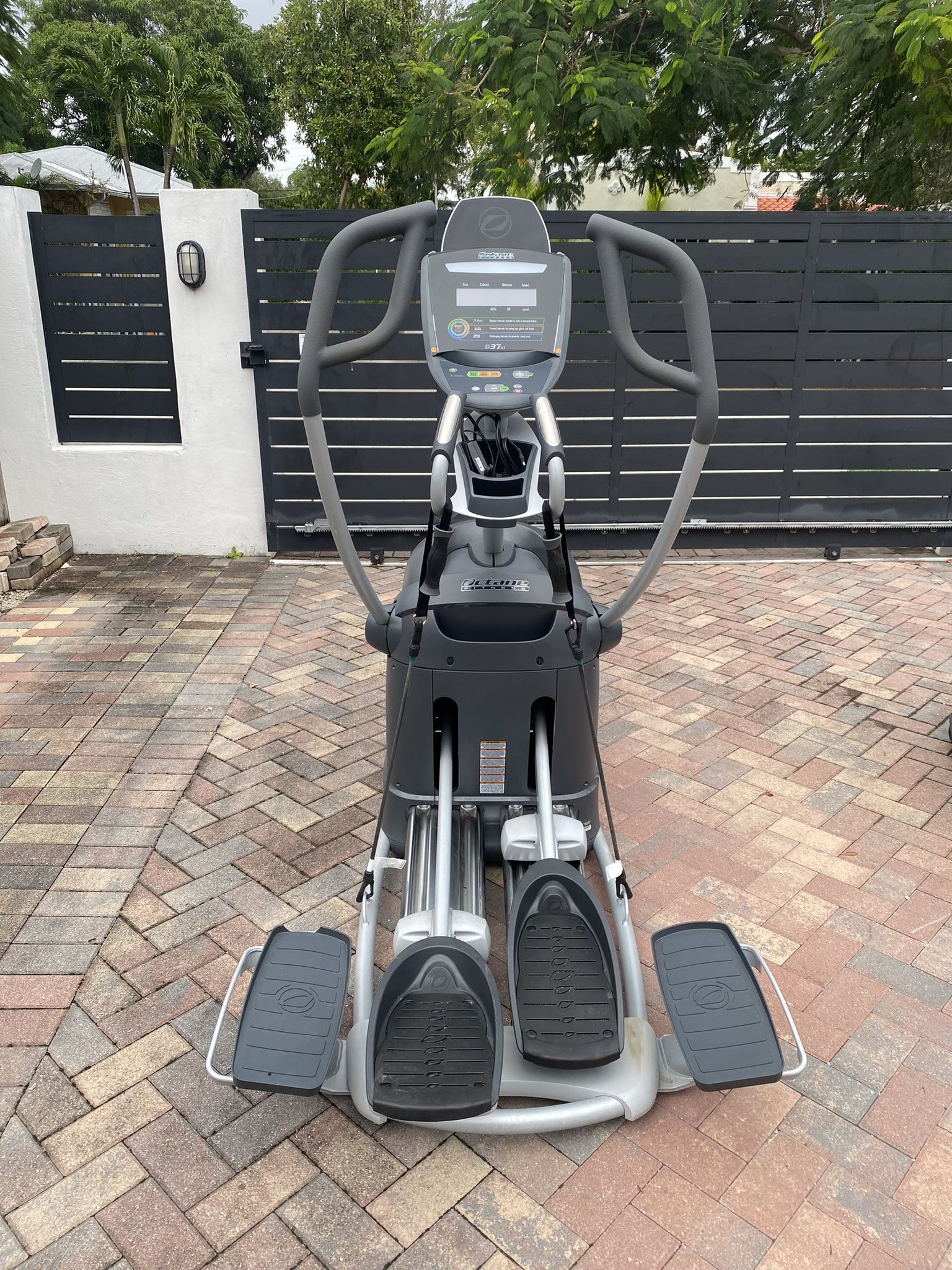 Elliptical workout machine **Price Dropped**