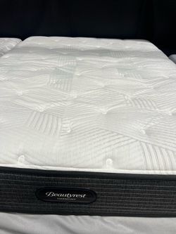 Lovely 🩵❤️QUEEN🩵❤️ MATTRESS 🩵❤️and Box