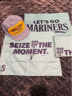 Mariners Memorabilia - Fanny Pack Hat & Towels