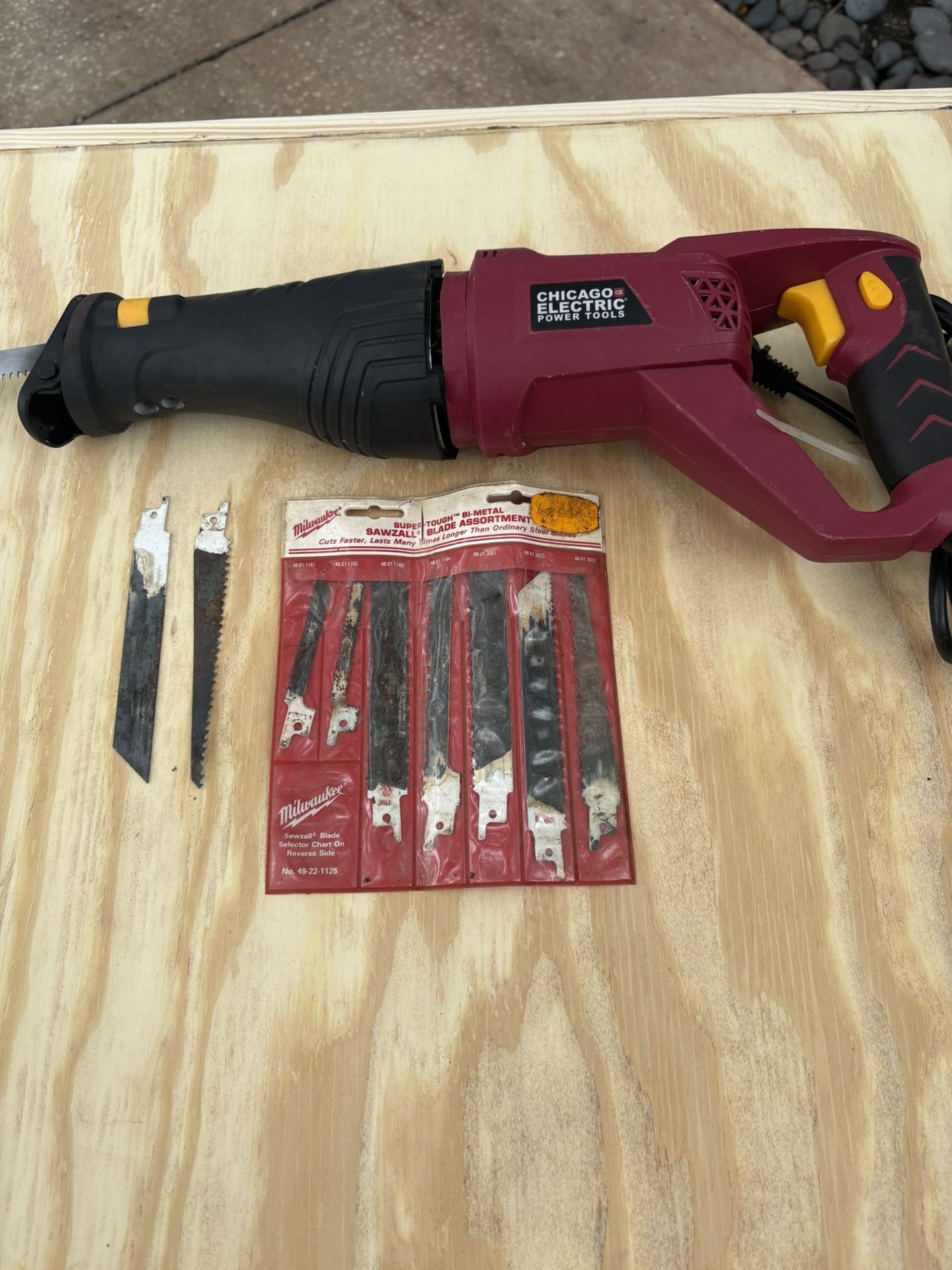 Chicago Electric Reciprocating Saw Kit-61884-Like New—Quick Bld. Release, Blades, 8’ Cord