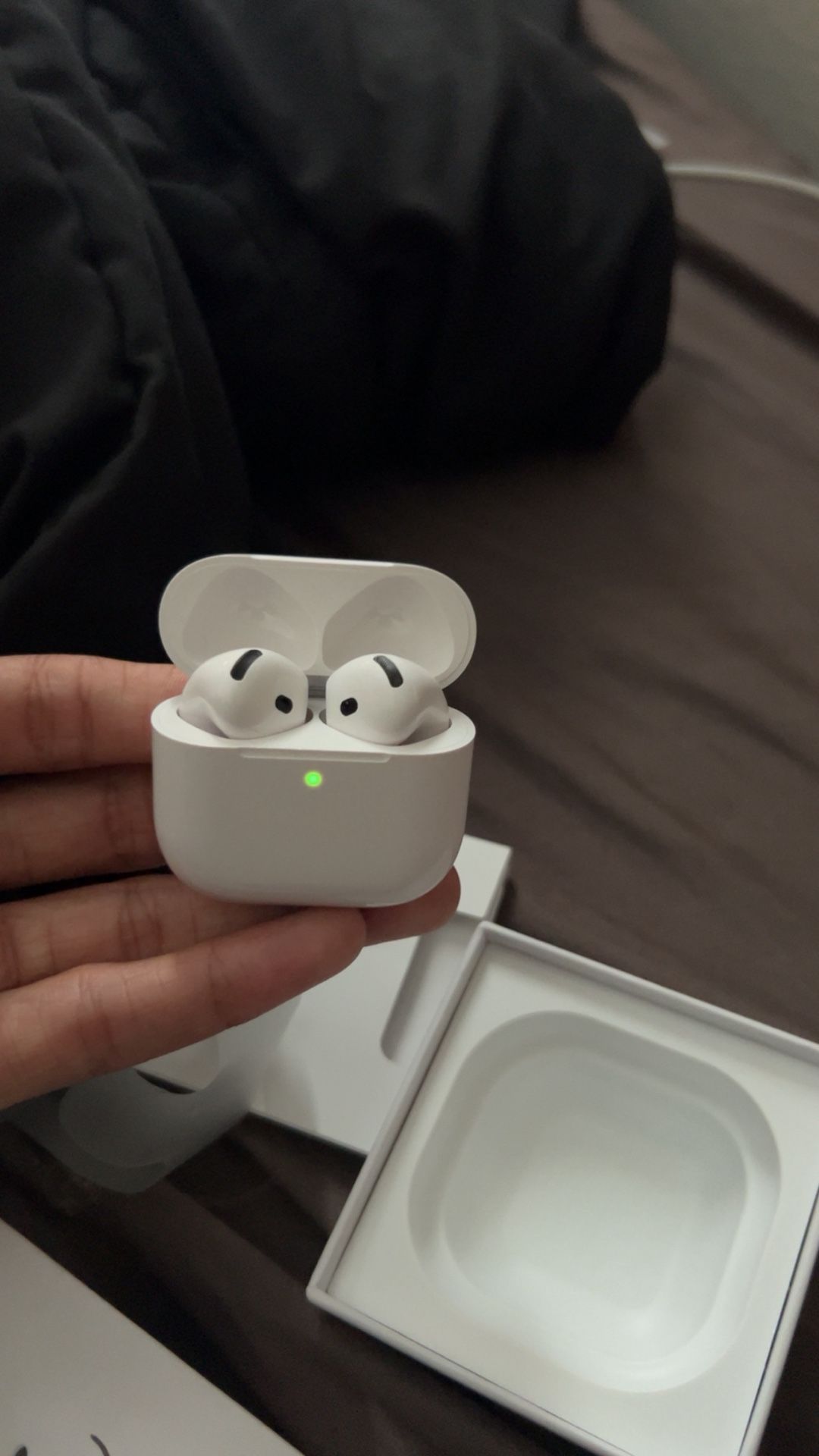 AirPods 4 ANC