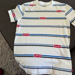 Levi t-shirt