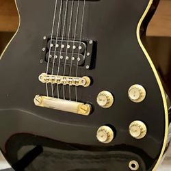 Yamaha SG700S Electric Guitar Trade
