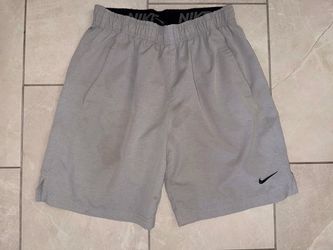 Men’s Nike Athletic Shorts Gray Medium