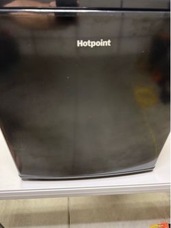 Hotpoint Mini Refrigerator w/ Freezer