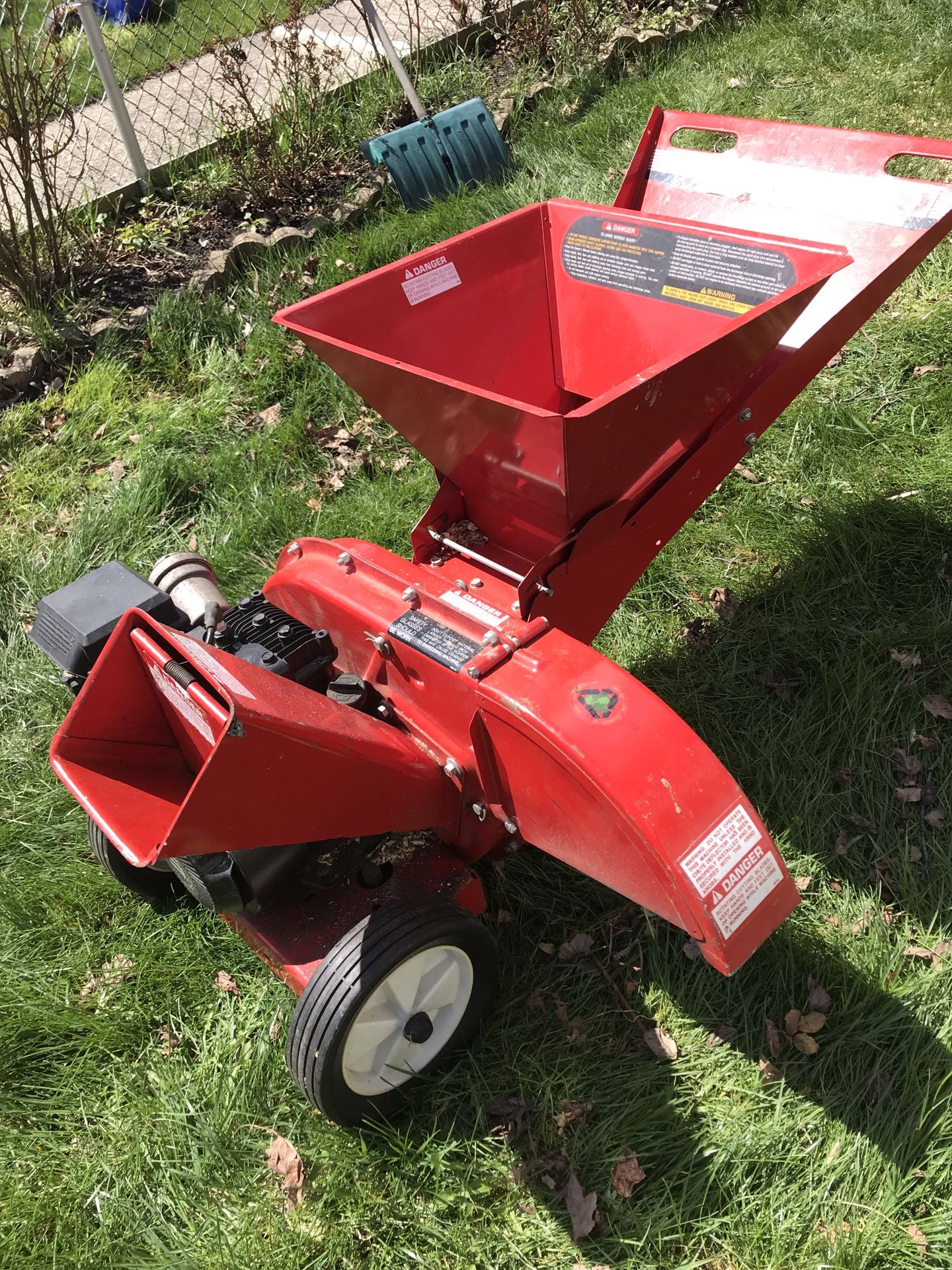 MTD 5hp Chipper Shredder  Excellent Condition !