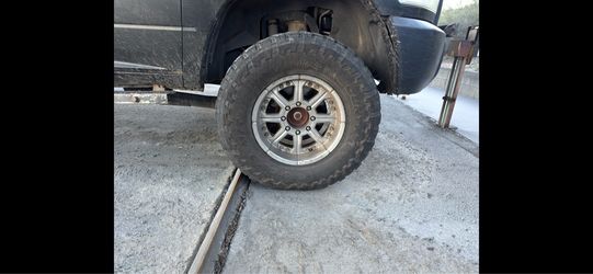 Chevy/Ram 8 lug wheels & 315/70R18 tires