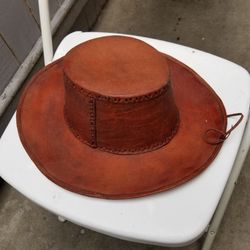 100 % leather hat ( see all pics for condition and details please)